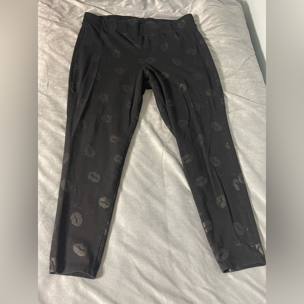 Torrid x Marilyn Monroe 2X (18-20) kisses full length legging - Picture 2 of 5